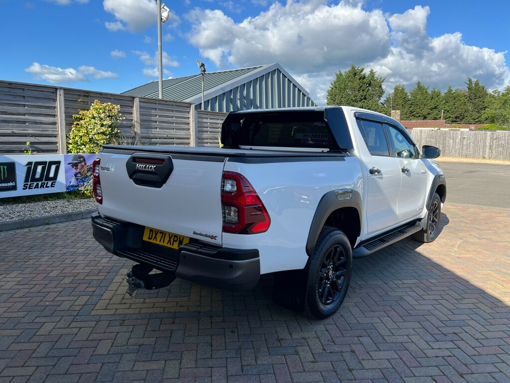 Toyota HILUX D-4d 204 Invincible X 4Wd Double Cab With Tonneau White #3