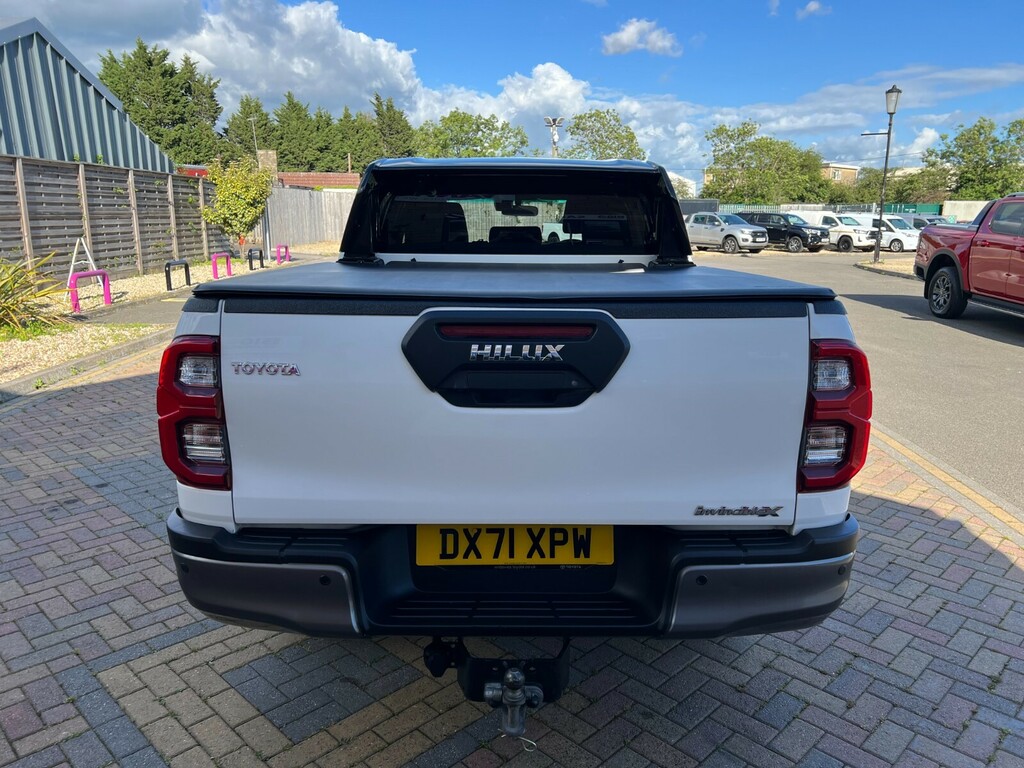 Toyota HILUX D-4d 204 Invincible X 4Wd Double Cab With Tonneau White #4
