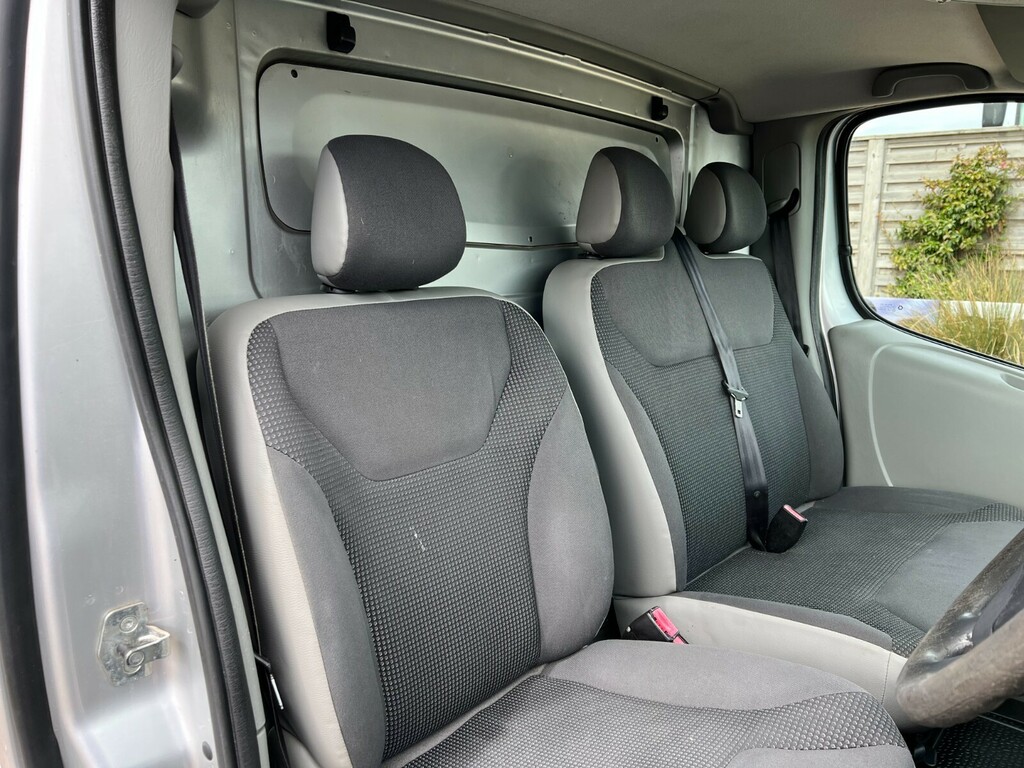 Vauxhall Vivaro 2.0 2700 Cdti Silver #9
