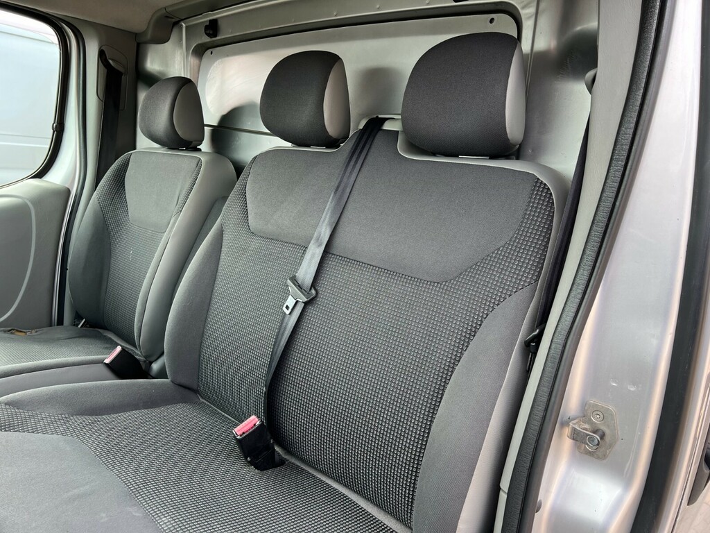 Vauxhall Vivaro 2.0 2700 Cdti Silver #25