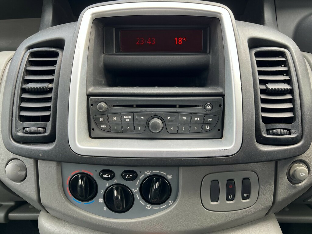 Vauxhall Vivaro 2.0 2700 Cdti Silver #14