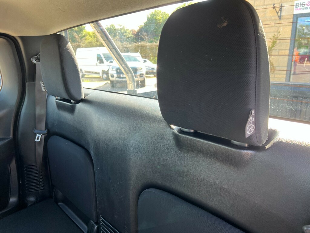 Nissan Navara Double Cab Pick Up White #33