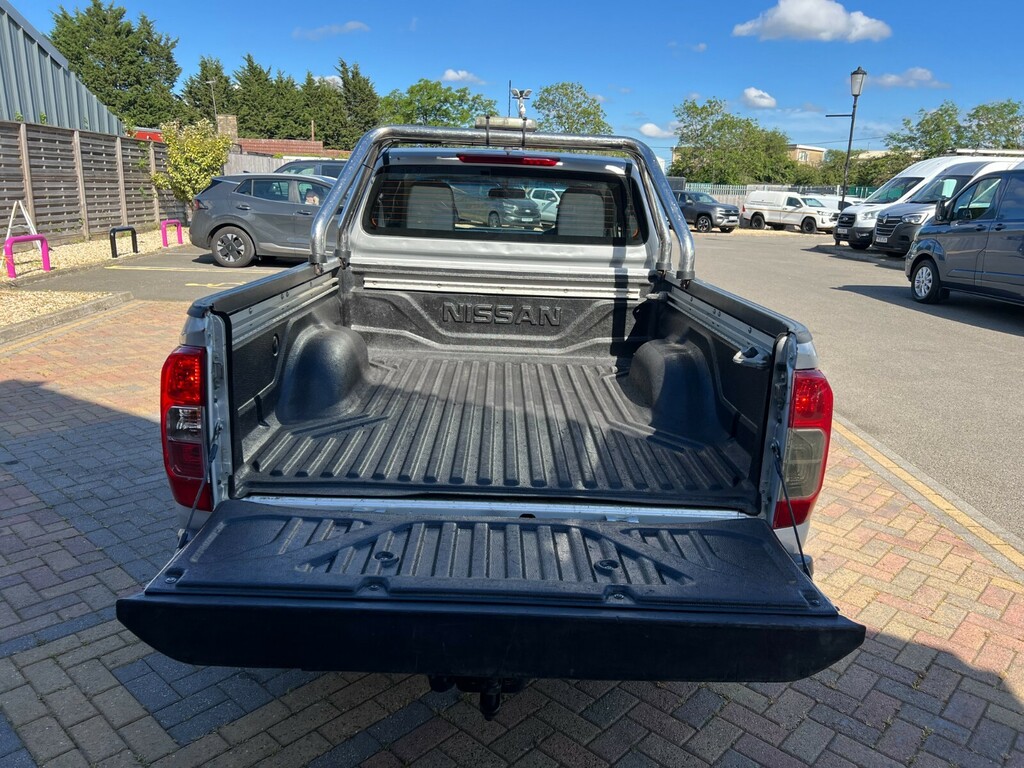 Nissan Navara Double Cab Pick Up White #34