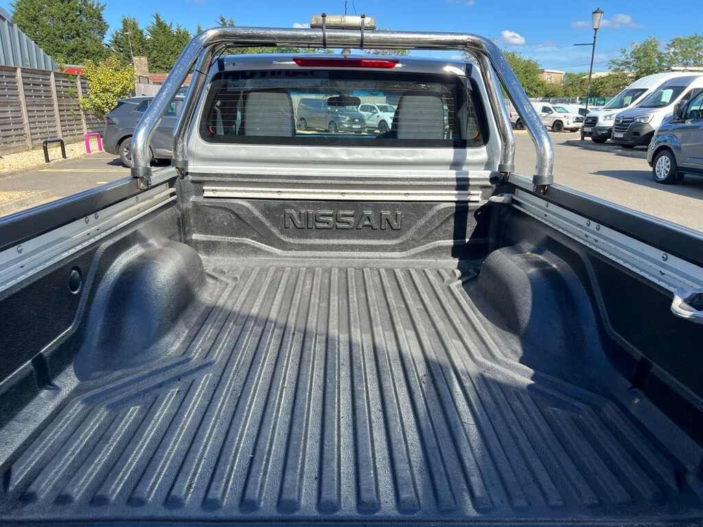 Nissan Navara Double Cab Pick Up White #35