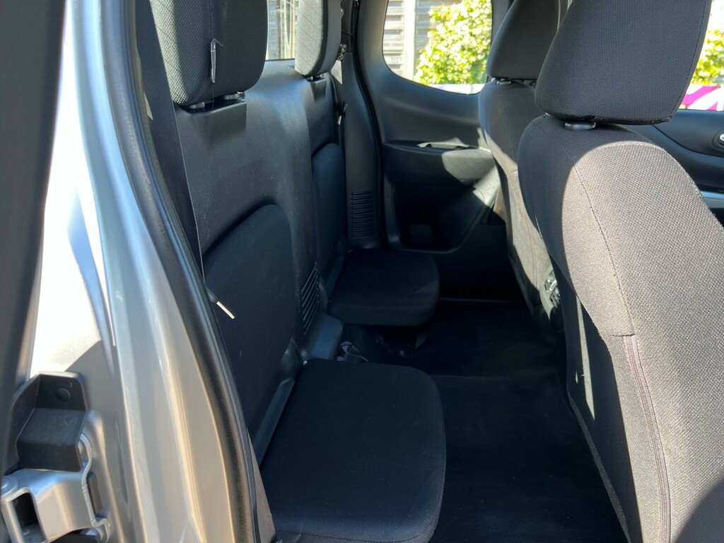 Nissan Navara Double Cab Pick Up White #29
