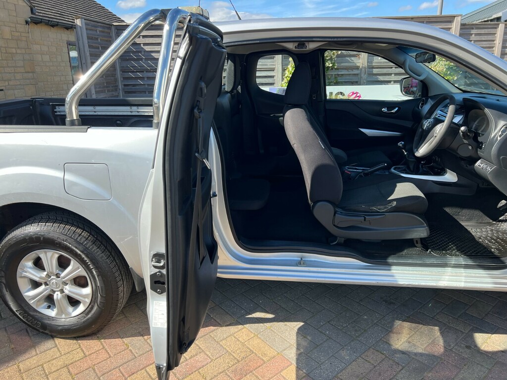 Nissan Navara Double Cab Pick Up White #28