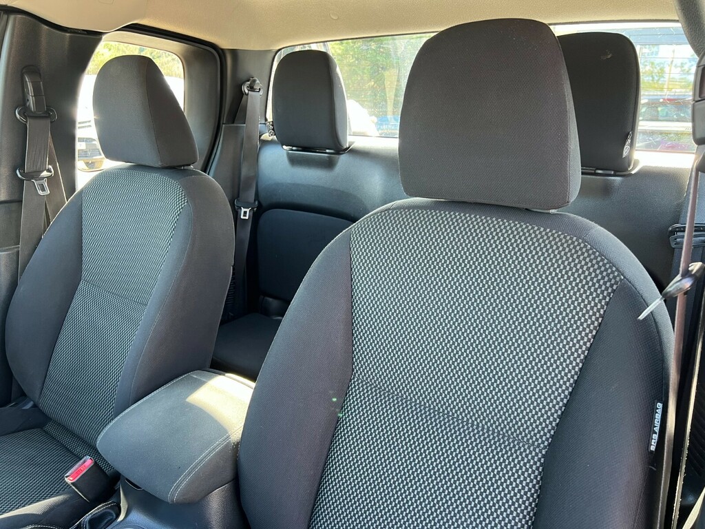 Nissan Navara Double Cab Pick Up White #27
