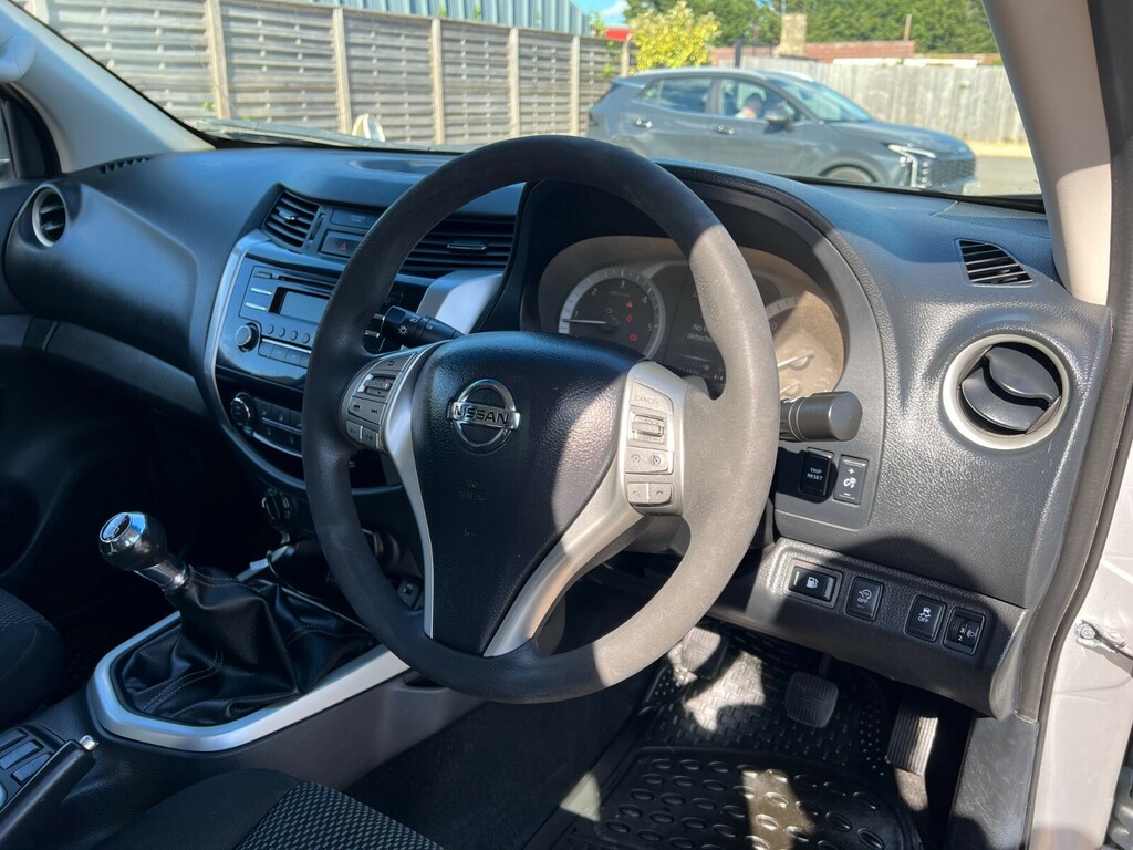Nissan Navara Double Cab Pick Up White #11