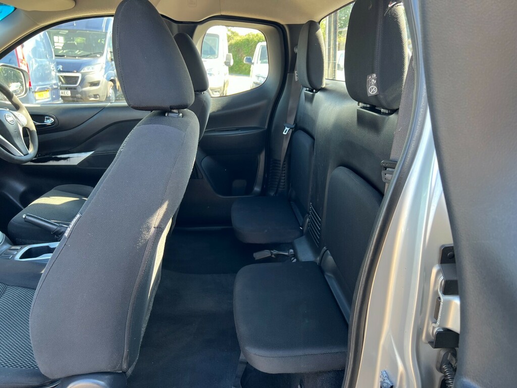 Nissan Navara Double Cab Pick Up White #32