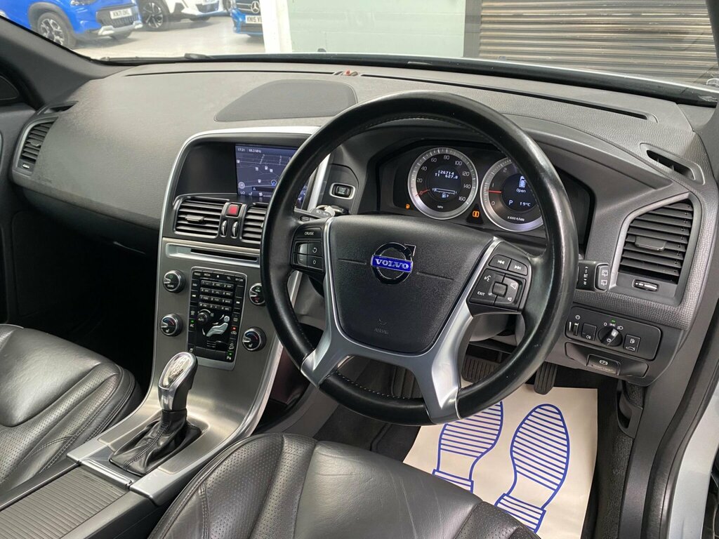 Volvo XC60 2.4 D5 Se Lux Nav Geartronic Awd Euro 5 AX13CJZ Silver #3