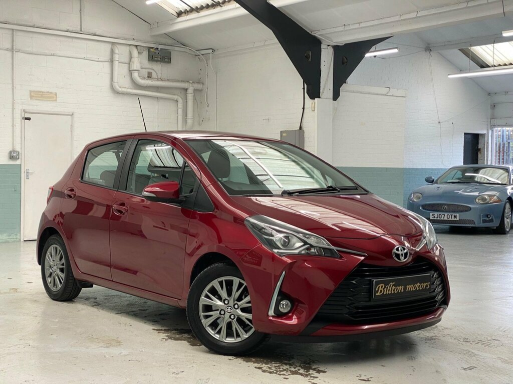 Toyota Yaris 1.5 Vvt-i Icon Euro 6 Red