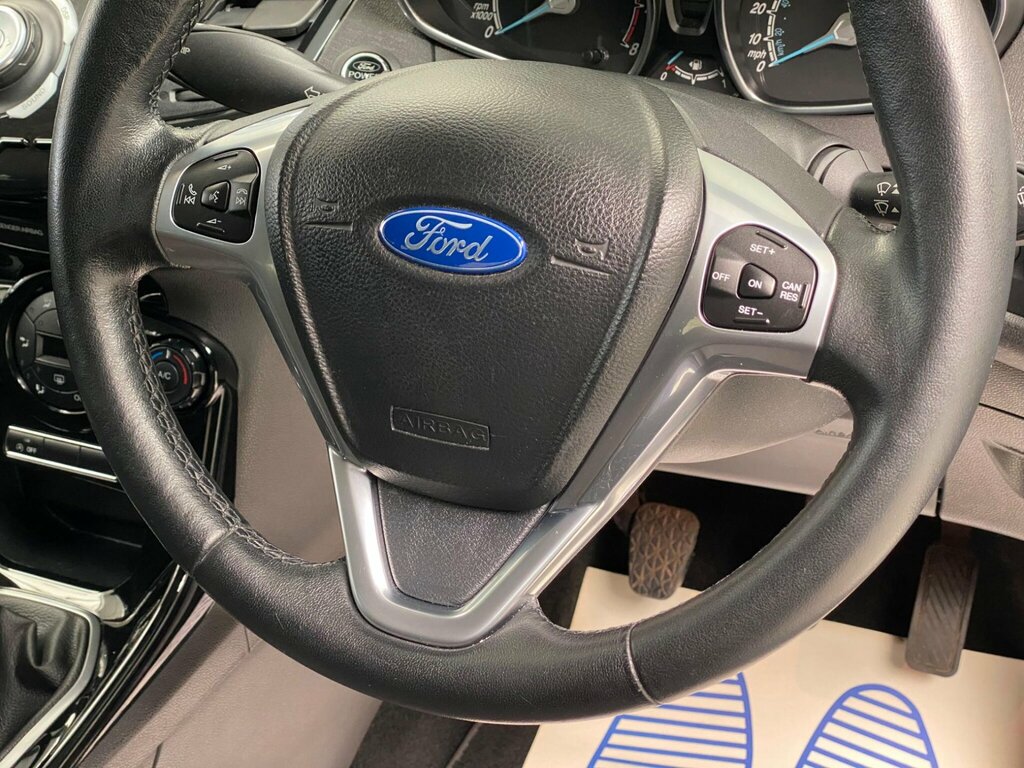 Ford Fiesta Hatchback White #4
