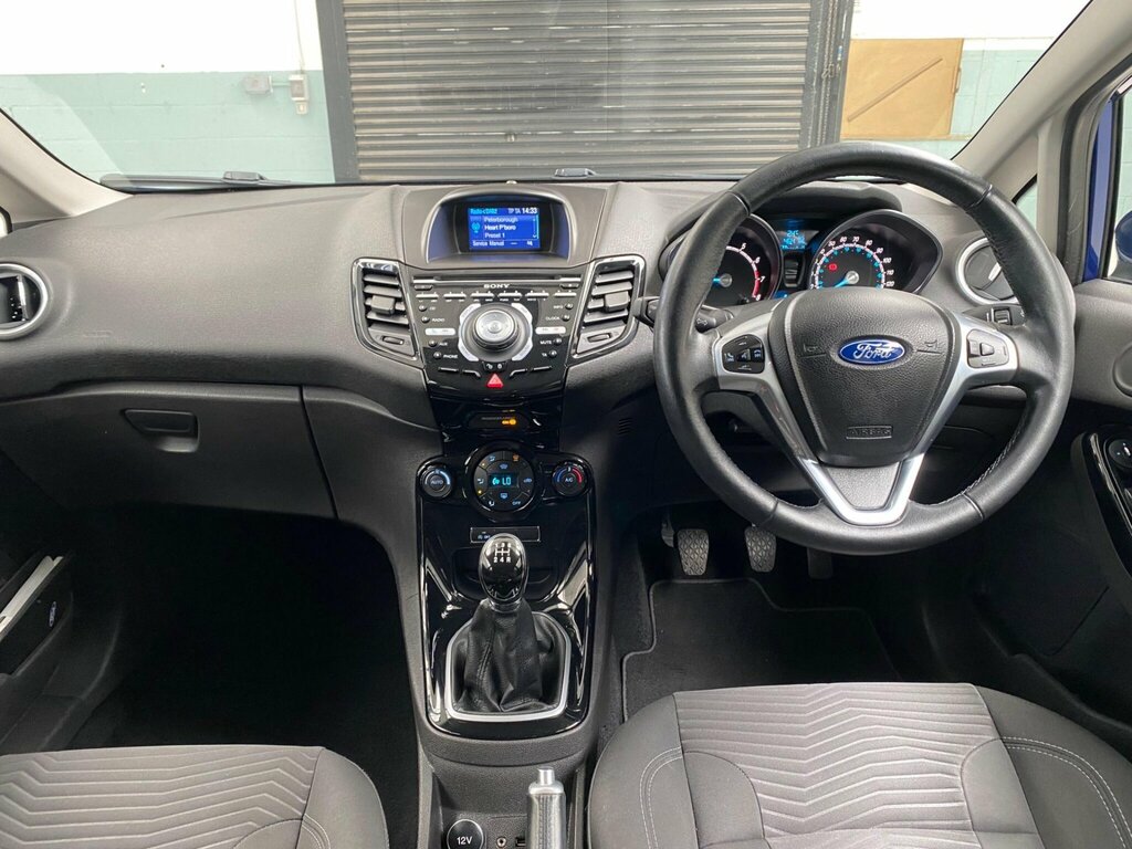 Ford Fiesta Hatchback White #20