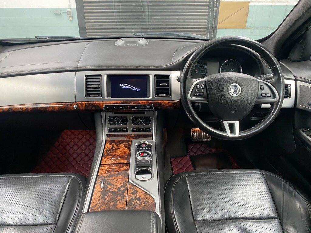 Jaguar XF 2.2 D Luxury White #23