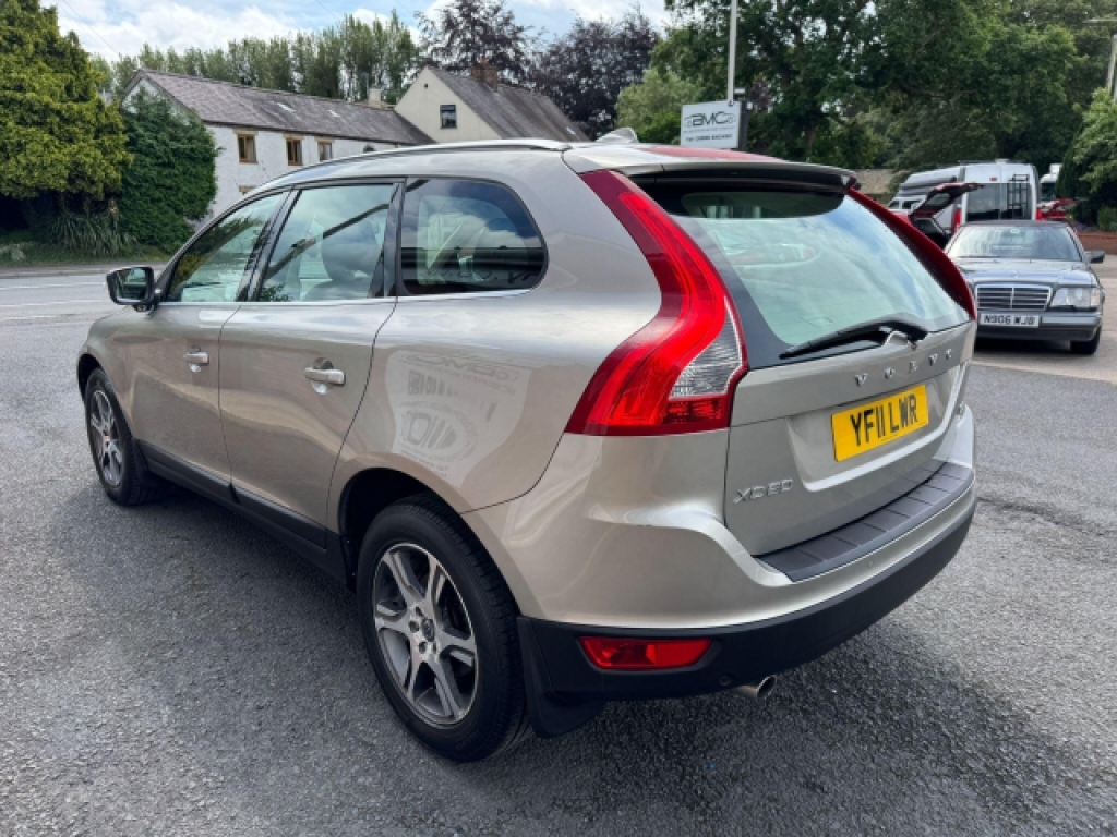 Volvo XC60 2.4 D5 Se Lux Geartronic Awd Euro 5 Gold #4