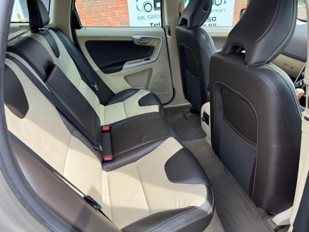 Volvo XC60 2.0T Se Lux Ulez Black #17