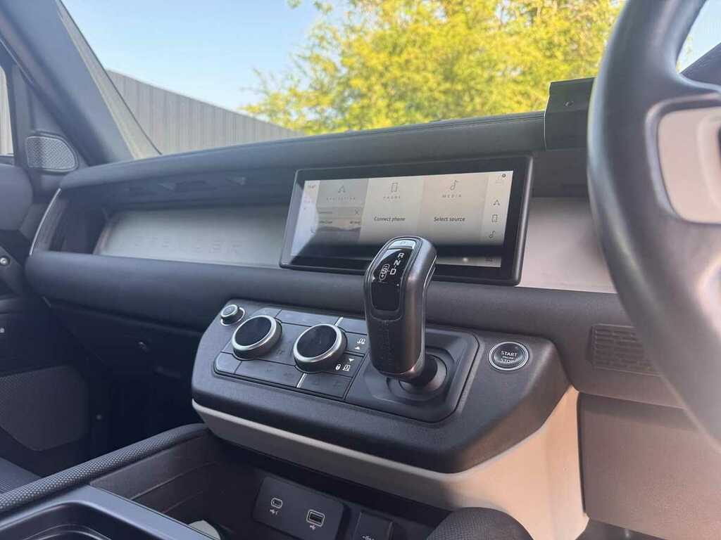 Land Rover Defender X-dynamic S Phev Black #6