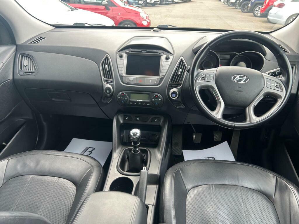 Hyundai Ix35 Crdi Premium White #9