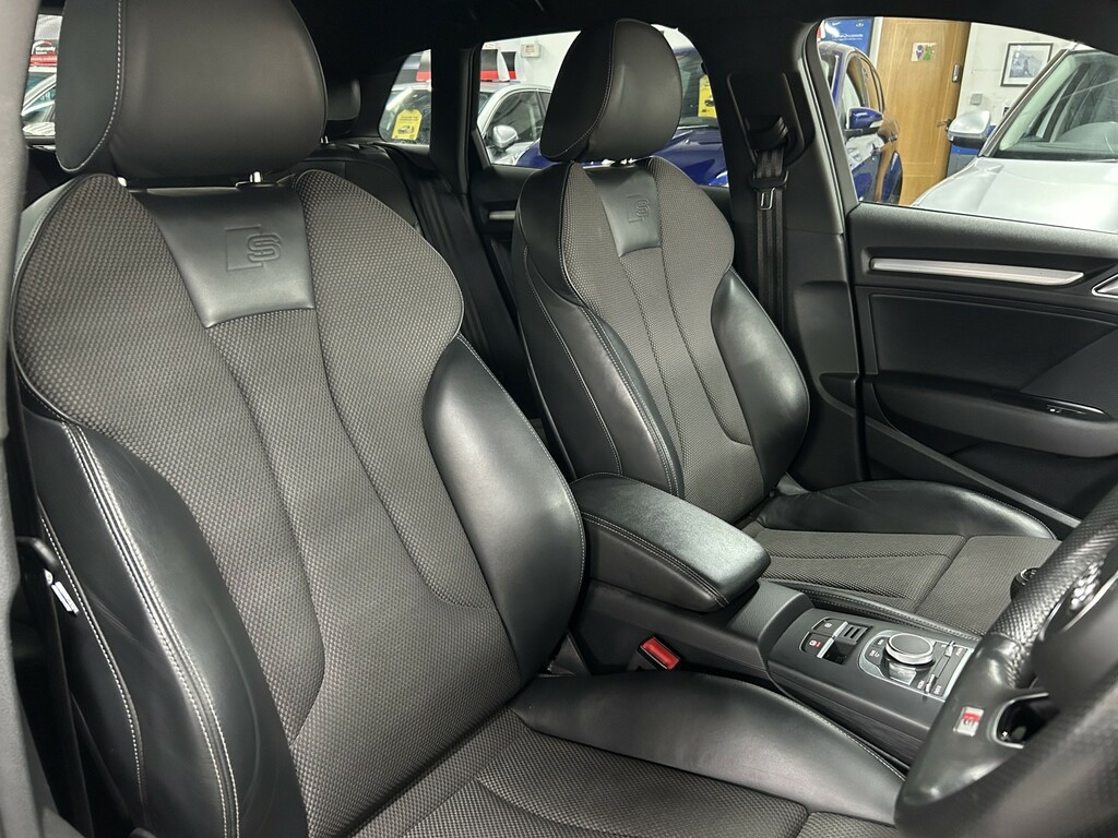 Audi A3 2.0 Tfsi Black Edition Black #6
