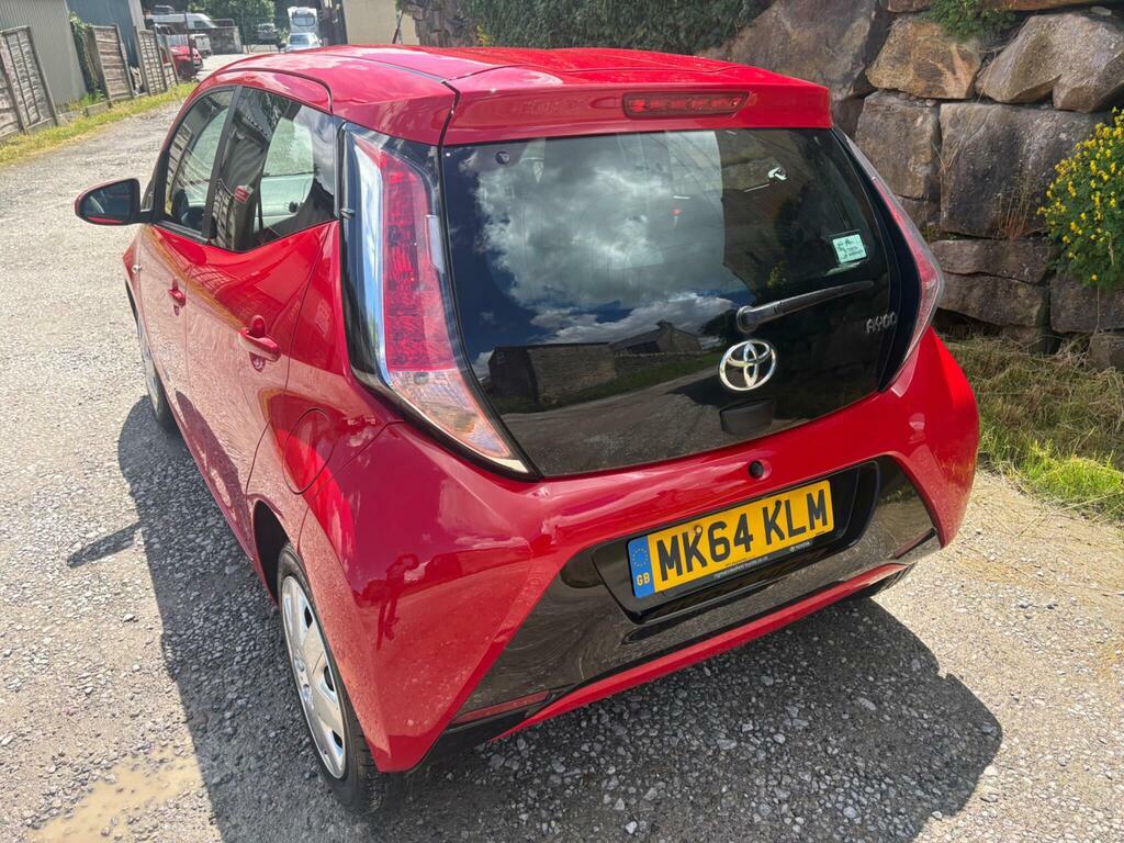 Toyota Aygo 1.0 Vvt-i X-play Euro 5 MK64KLM Red #4