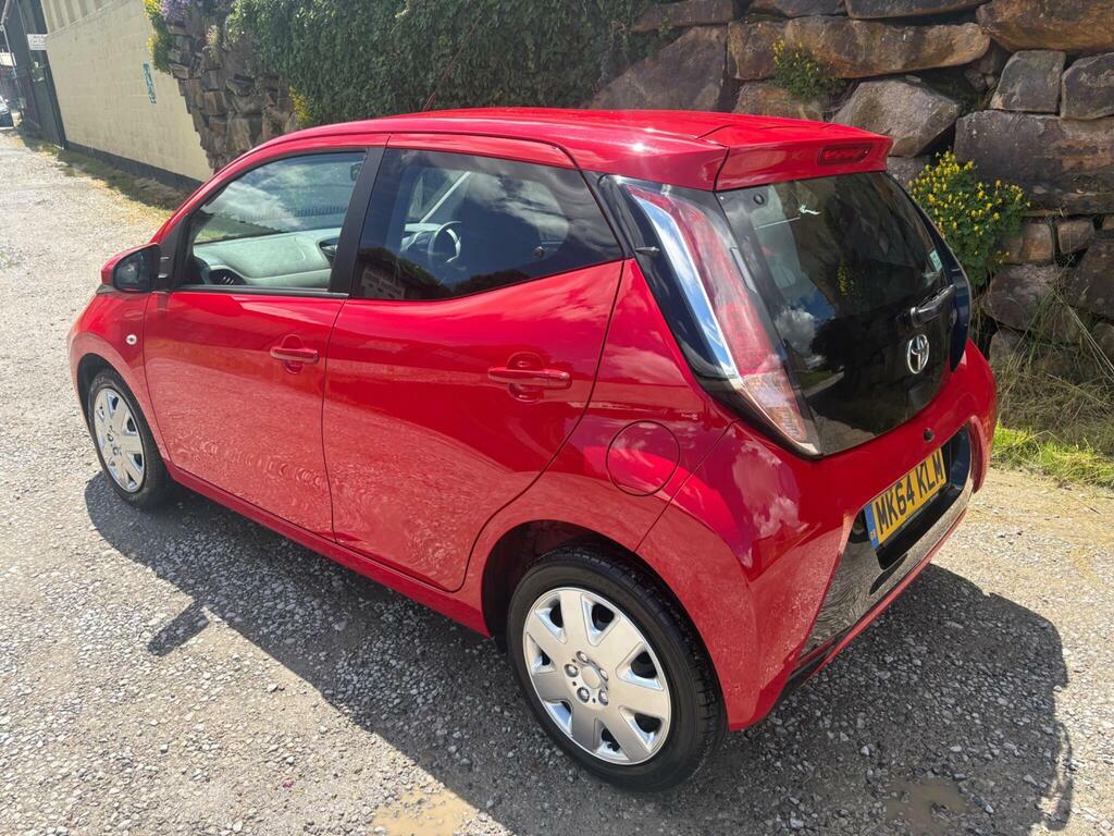 Toyota Aygo 1.0 Vvt-i X-play Euro 5 MK64KLM Red #3