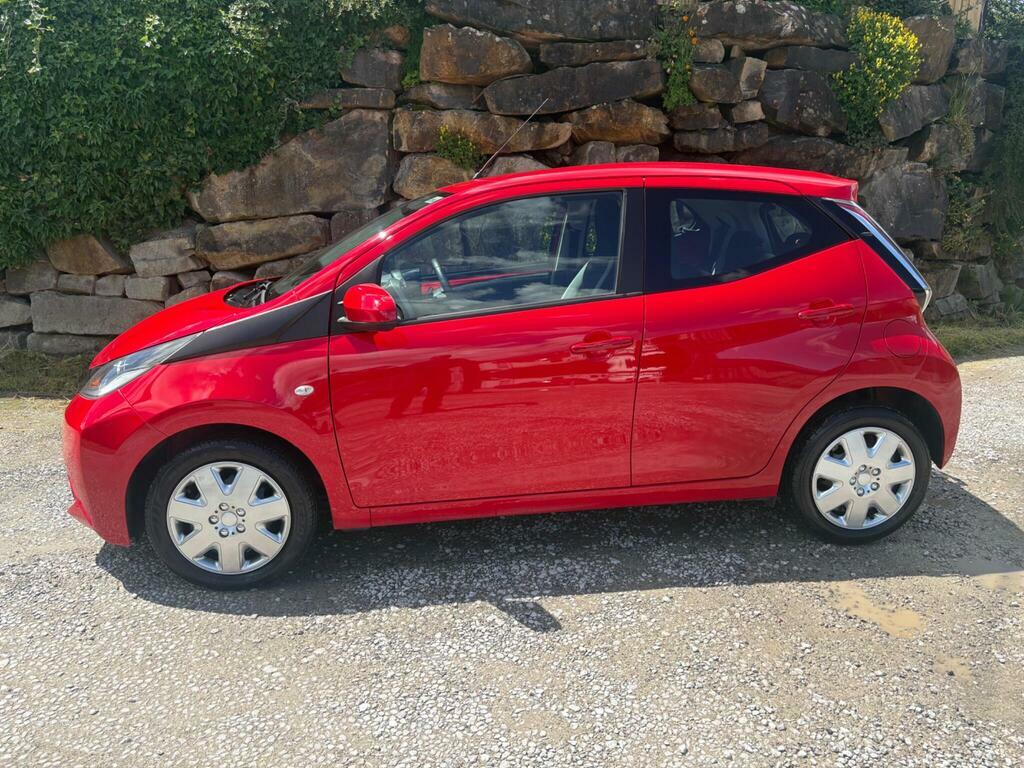 Toyota Aygo 1.0 Vvt-i X-play Euro 5 MK64KLM Red #2