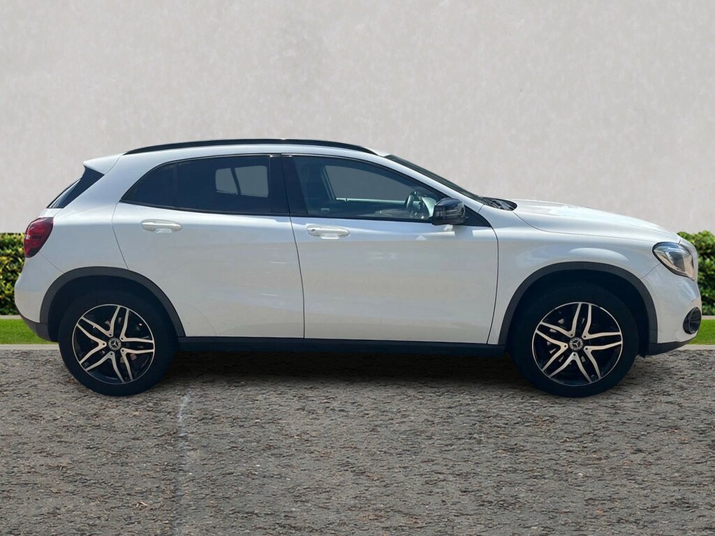 Mercedes-Benz GLA Class Gla 180 Urban Edition YG68SBA White #2