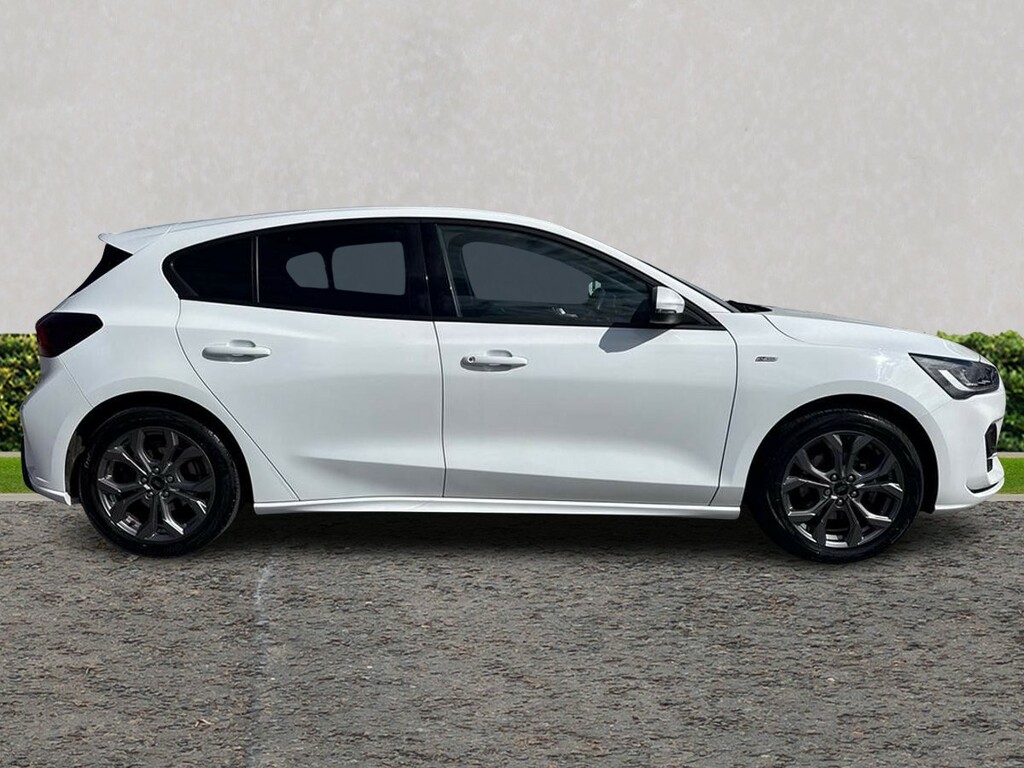 Ford Focus 1.0 Ecoboost Hybrid Mhev 155 St-line GX72HYL White #2