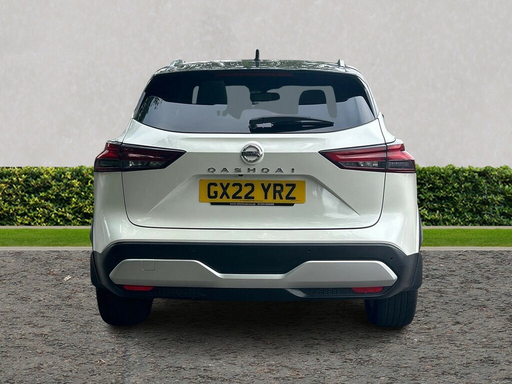 Nissan Qashqai 1.3 Dig-t Mh 158 Tekna Xtronic GX22YRZ White #4