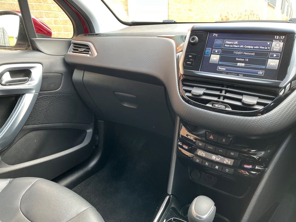 Peugeot 2008 Active Blue Hdi  #6