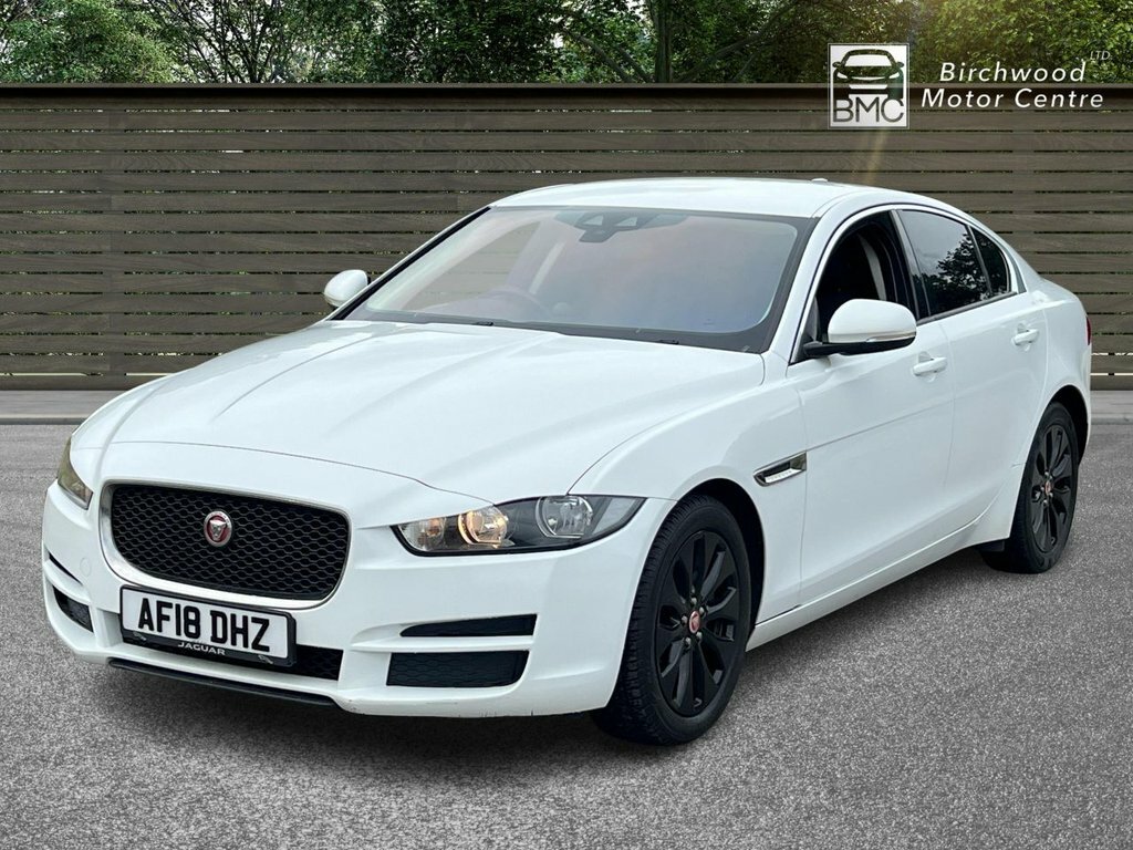 Jaguar XE 2L Se AF18DHZ White #3