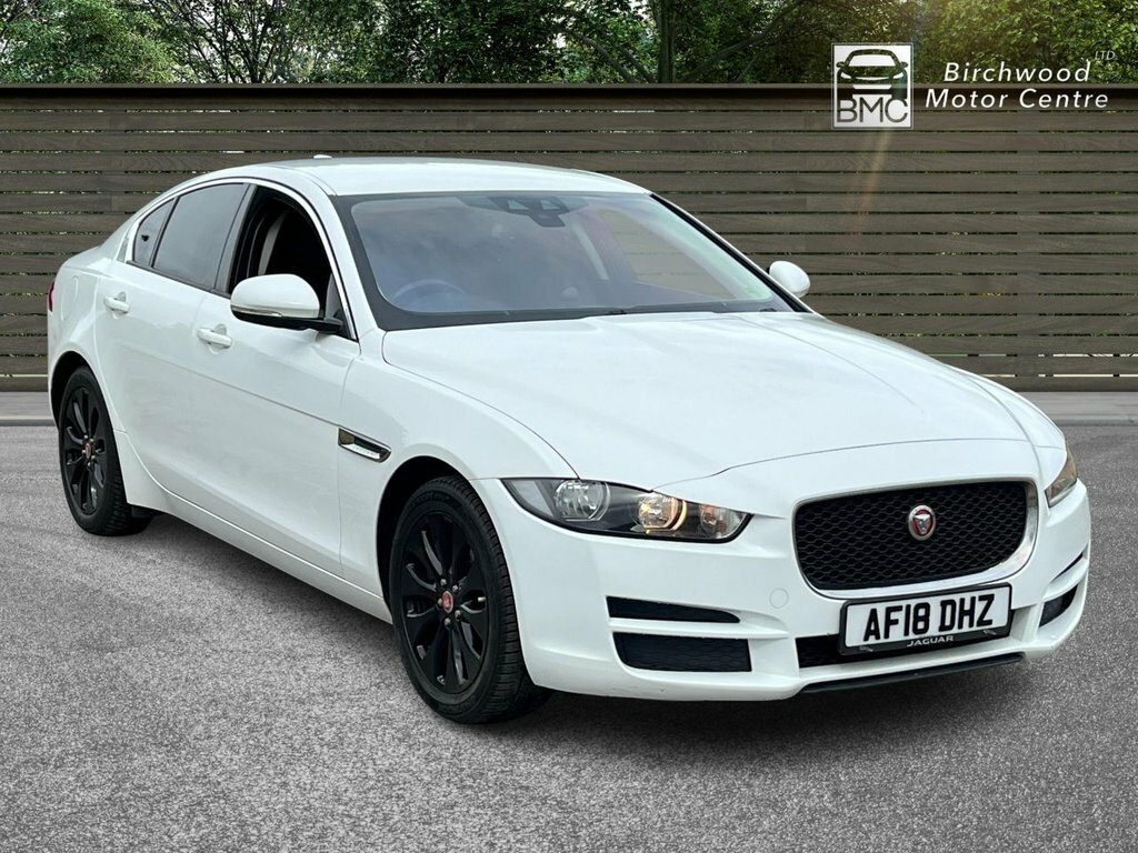 Jaguar XE 2L Se White