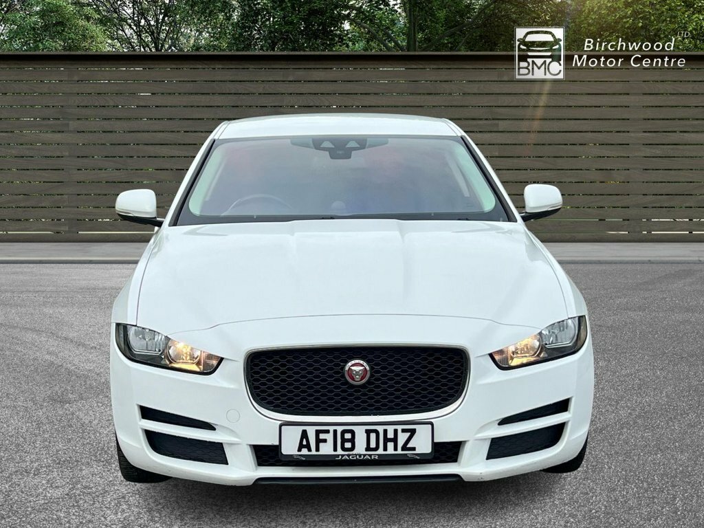 Jaguar XE 2L Se AF18DHZ White #2