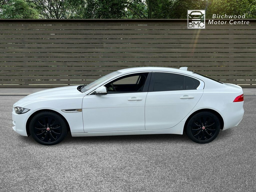 Jaguar XE 2L Se AF18DHZ White #4