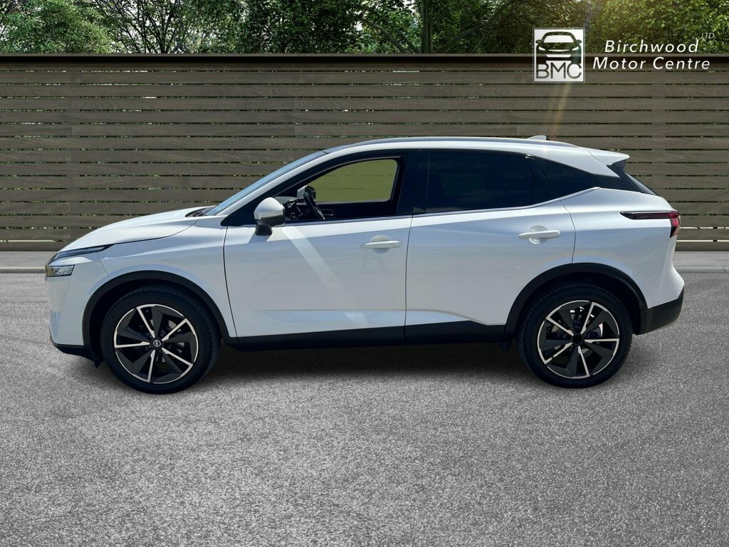 Nissan Qashqai 1.3L Tekna ML22JFG White #4