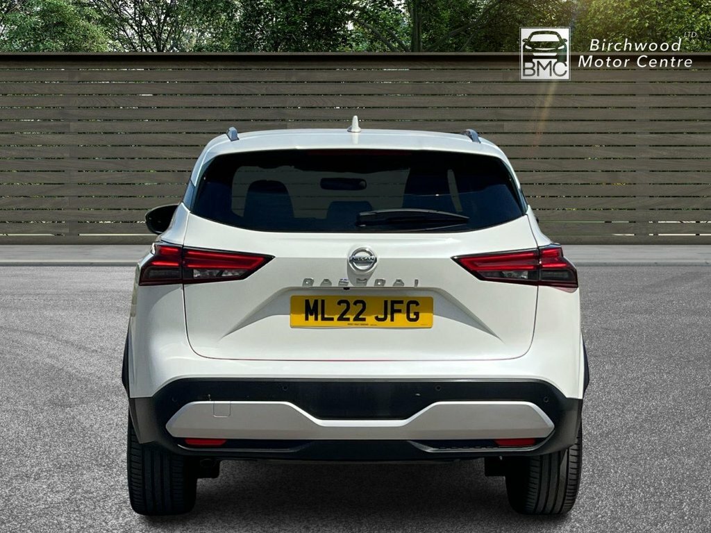 Nissan Qashqai 1.3L Tekna ML22JFG White #6