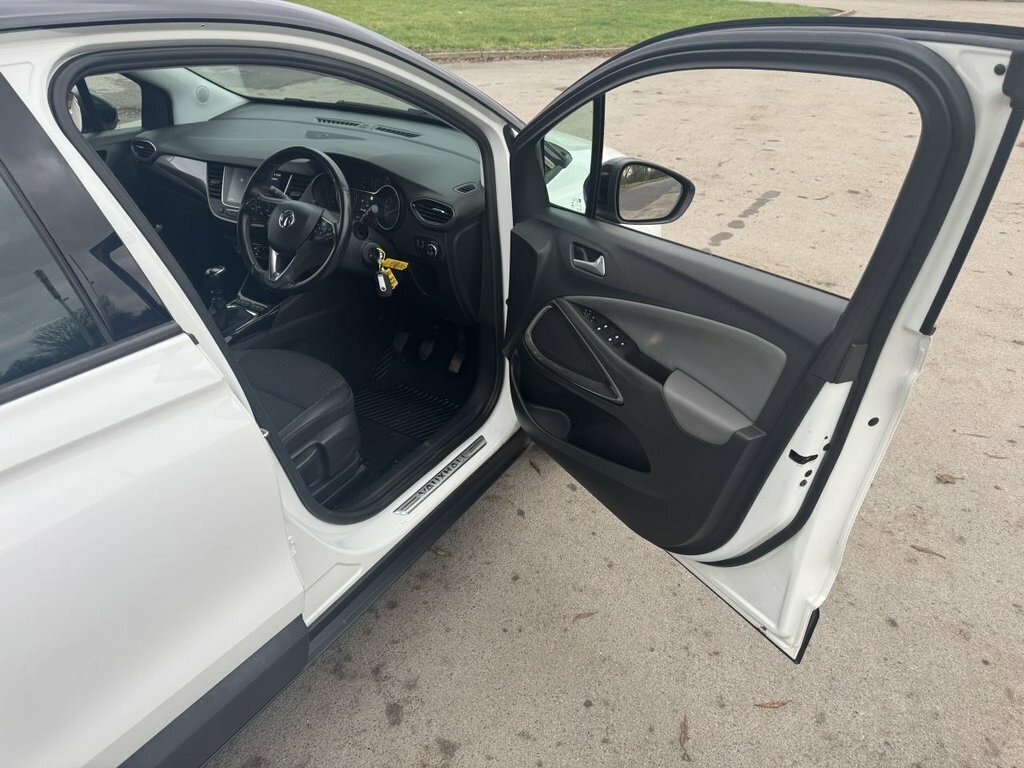 Vauxhall Crossland X Tech Line Nav White #17