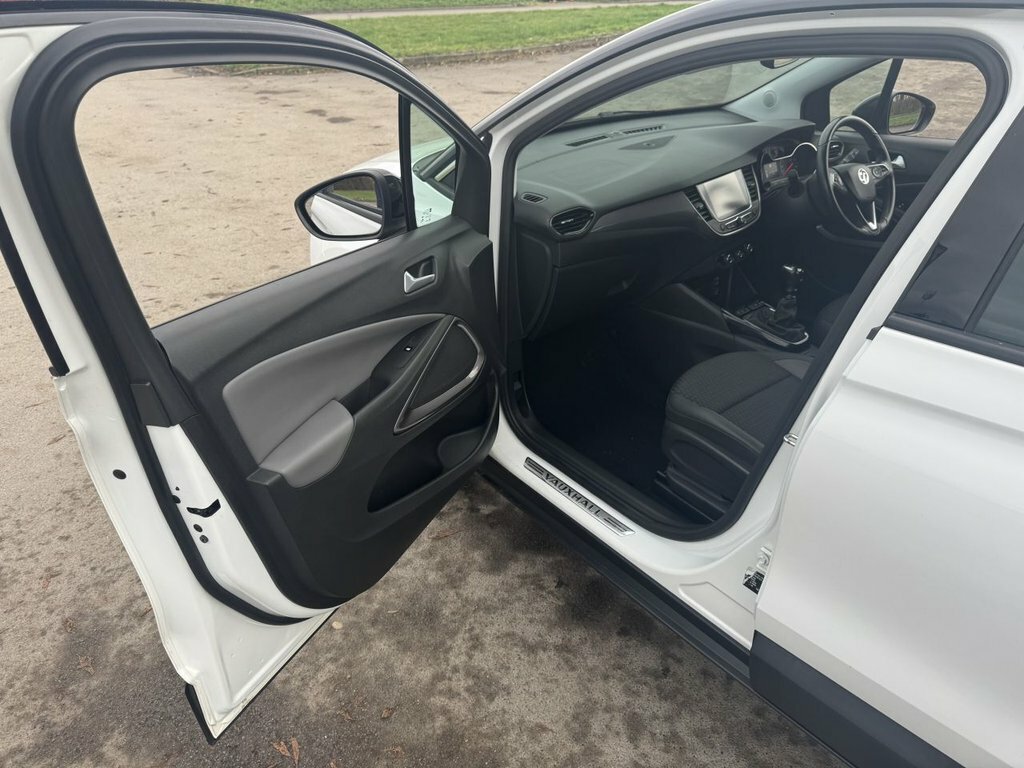 Vauxhall Crossland X Tech Line Nav White #32