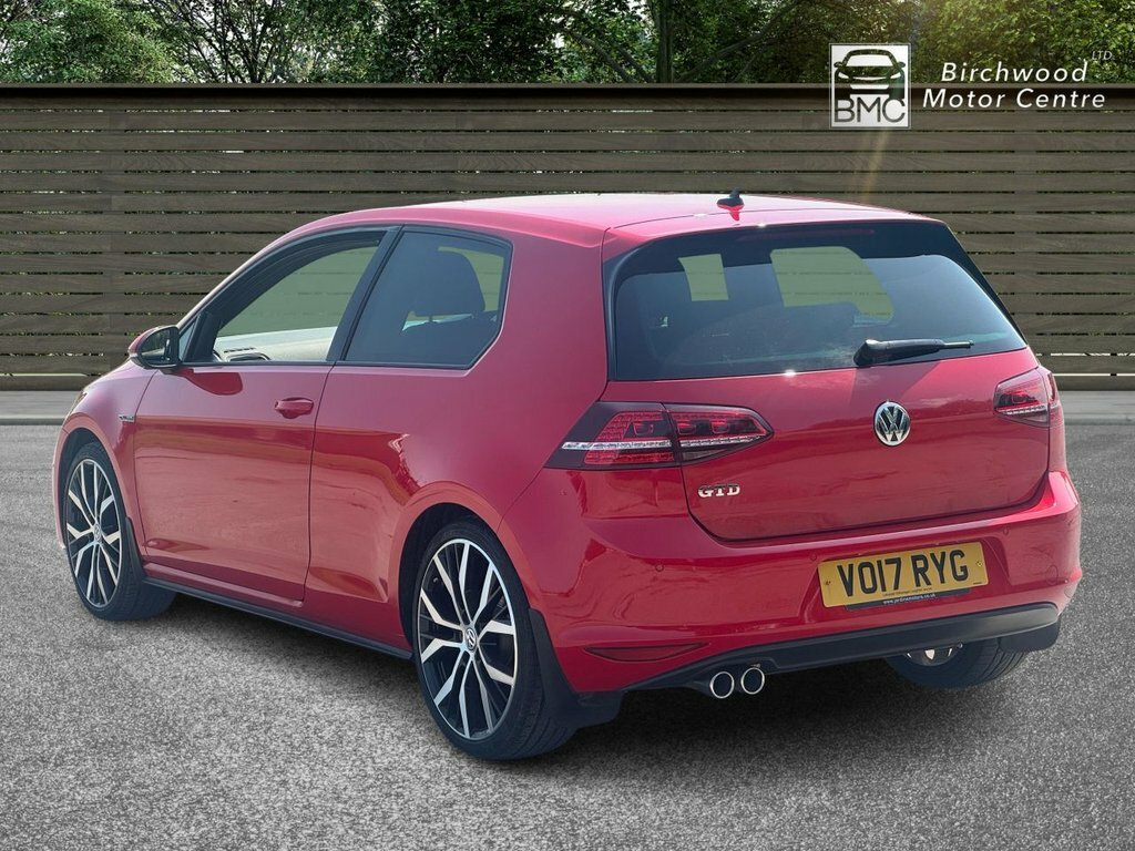 Volkswagen Golf 2L Gtd VO17RYG Red #5