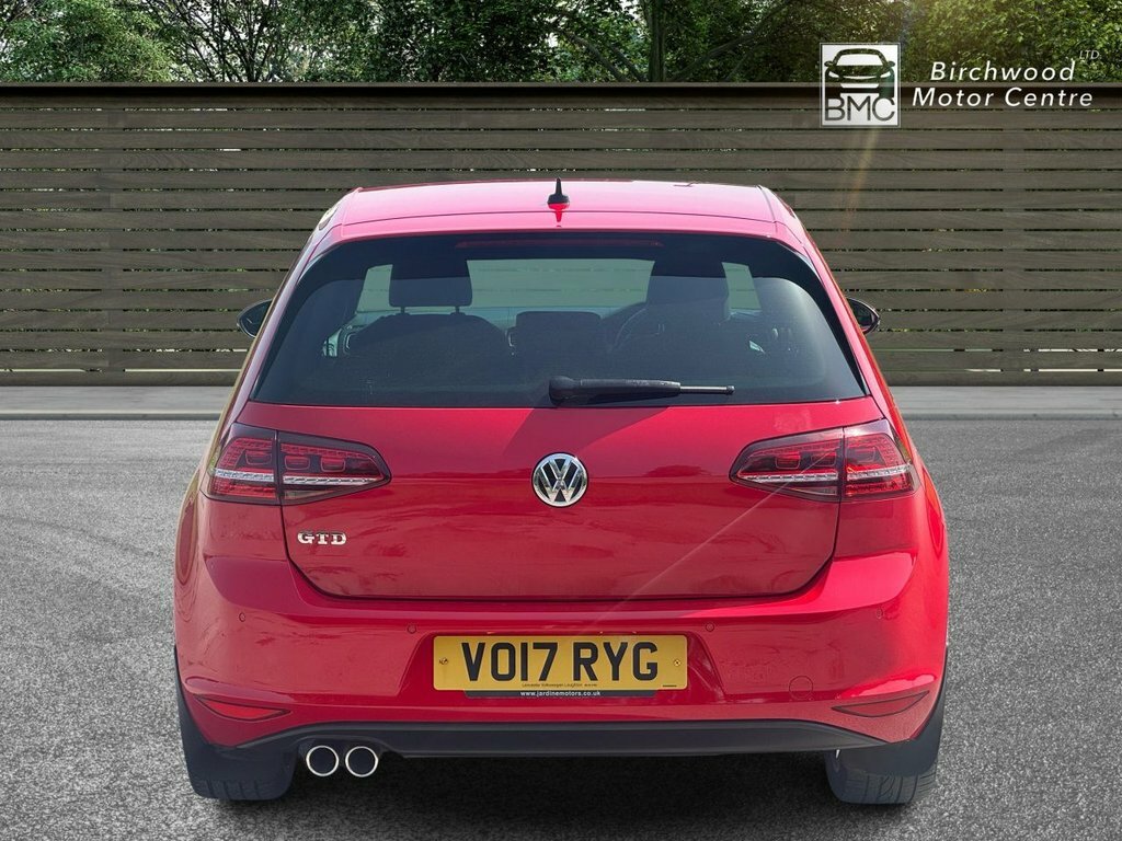 Volkswagen Golf 2L Gtd VO17RYG Red #6