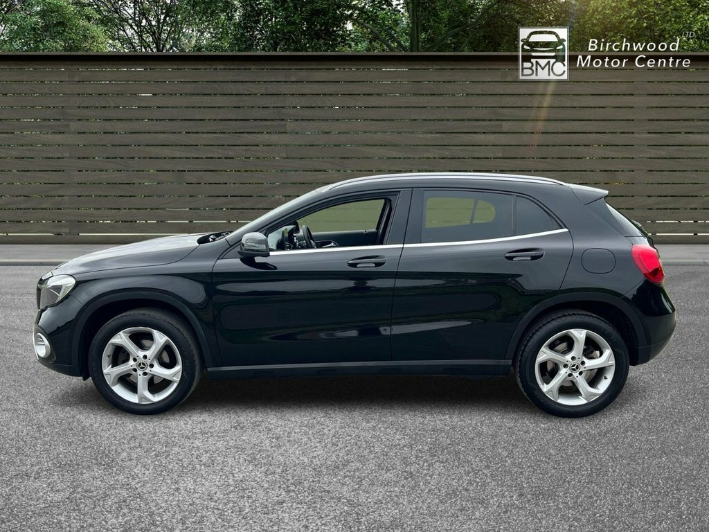 Mercedes-Benz GLA Class 2L Sport Black #4