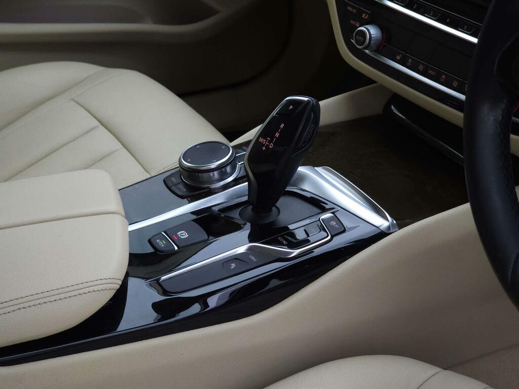 BMW 5 Series Se Blue #4