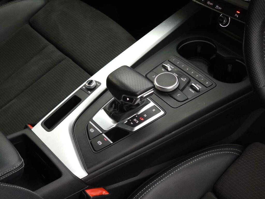 Audi A4 Saloon White #26