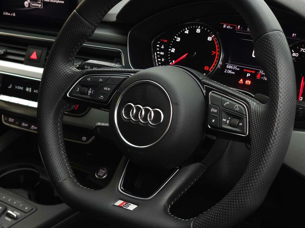 Audi A4 Saloon White #25