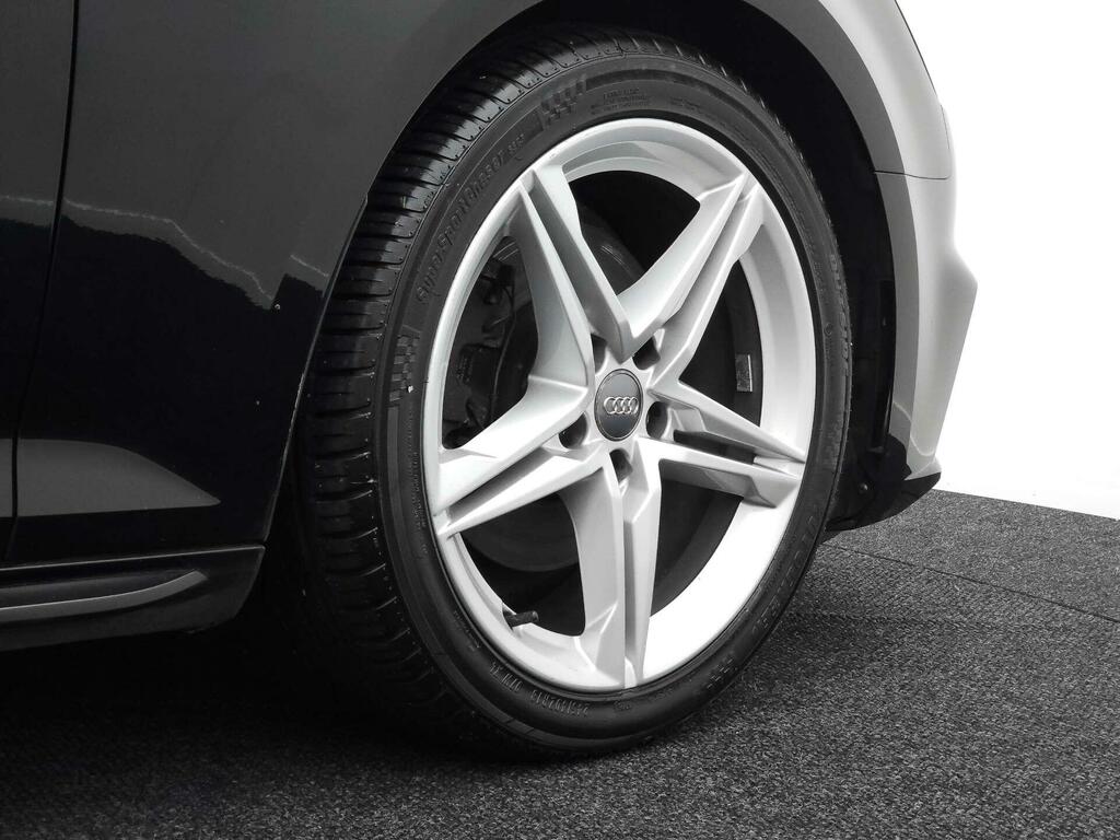 Audi A4 Saloon White #21