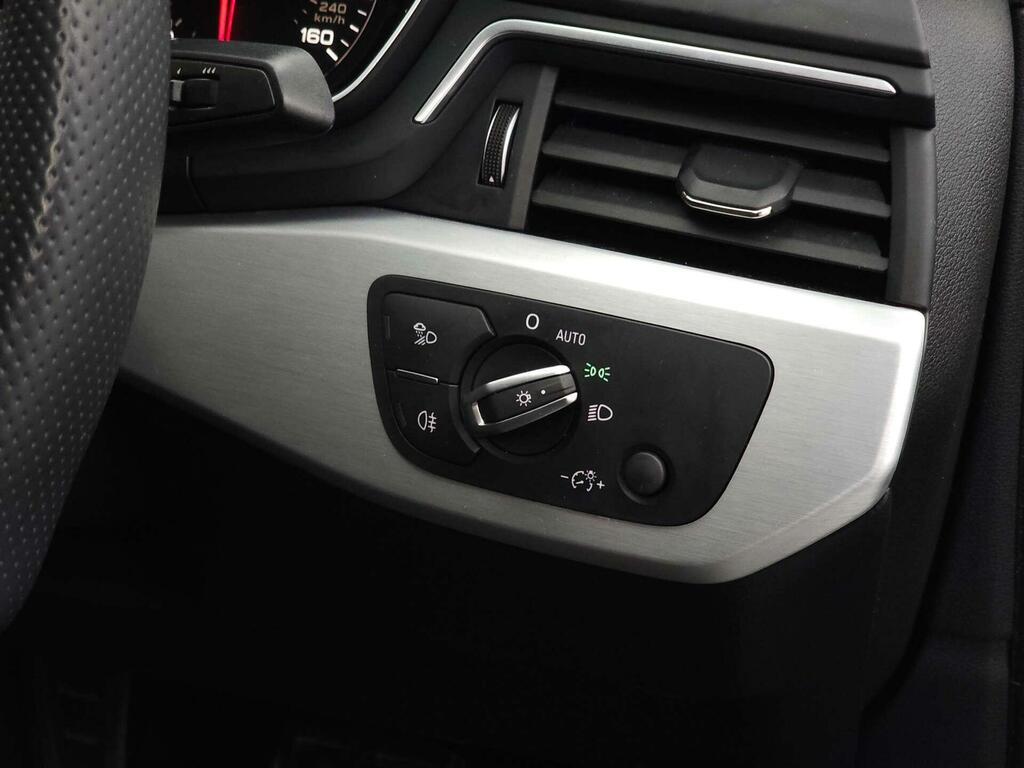 Audi A4 Saloon White #27