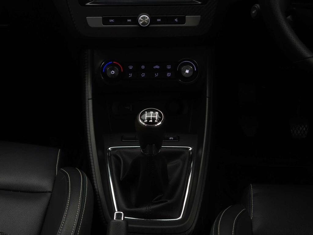 MG ZS Zs Exclusive T White #27