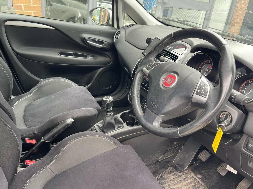 Fiat Punto Hatchback 1.2 Gbt 2013 Blue #11