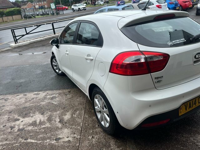 Kia RIO 1.25 Vr7 Hatchback White #6