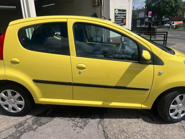 Peugeot 107 1.0 12V Urban Hatchback Yellow #3